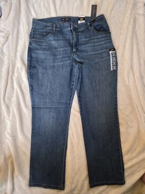 NWT Lee Relaxed Fit Straight Leg Jeans Size 16 Short Mid Rise
